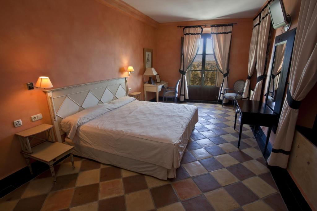 Hotel Casa Henrietta Jimena De La Frontera Habitación foto
